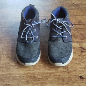 Oshkosh blue and gray boots